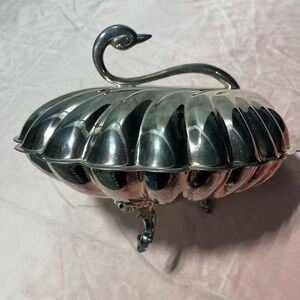 Leonard Silver plate Swan Clam Shell Hinged Sever